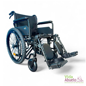 Silla de ruedas todoterreno de lujo con elevadores de piernas