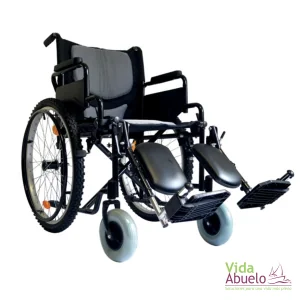 Silla de ruedas todo terreno con elevapiernas negra